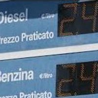 Caro-carburante, accertate 32 irregolarità nel Salernitano