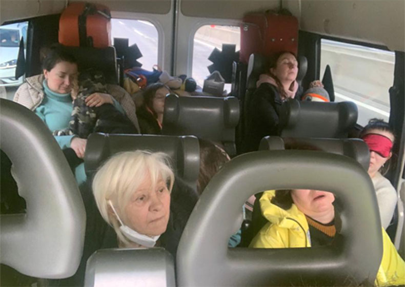 Missione umanitaria della Misericordia, dalla Polonia a Napoli 12 rifugiati ucraini