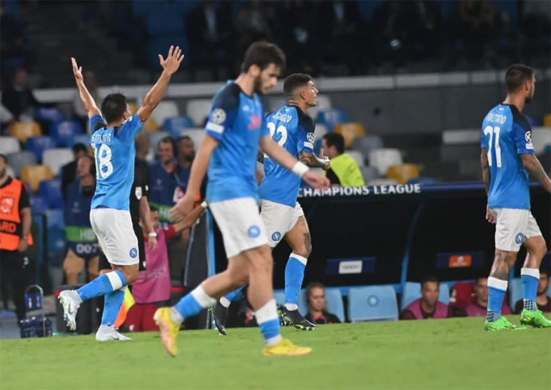 Napoli - Liverpool: gli azzurri dominano i reeds
