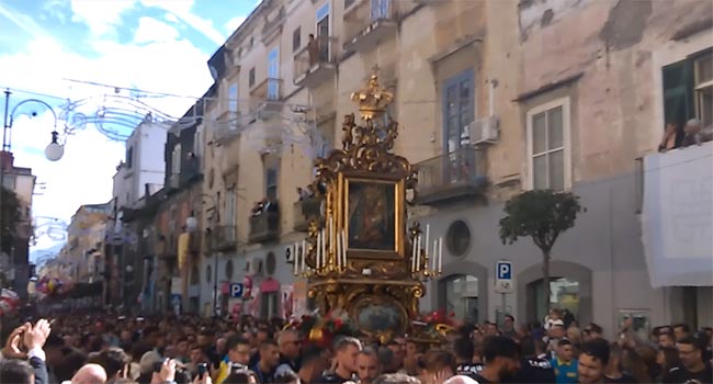Festa del 22 ottobre 2016 - La processione in corso Umberto I