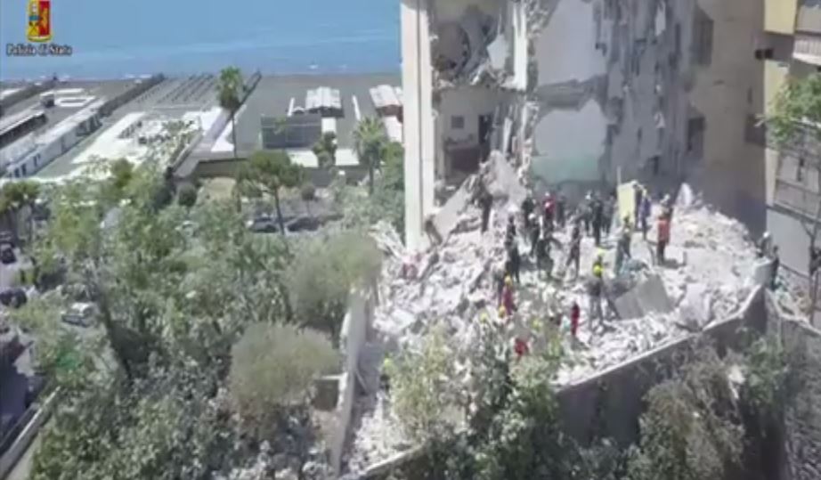 Crollo palazzo Rampa Nunziante, il video della Polizia