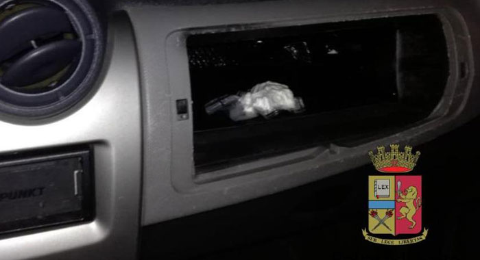 Cocaina nascosta nell'airbag dell'auto, ecco come funzionava il meccanismo