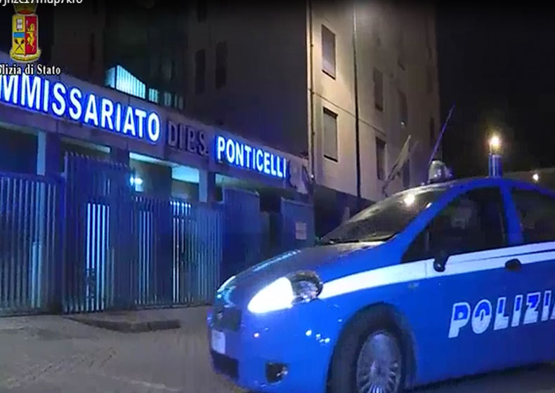 Blitz della Polizia a Ponticelli, scacco al clan De Micco: 23 arresti