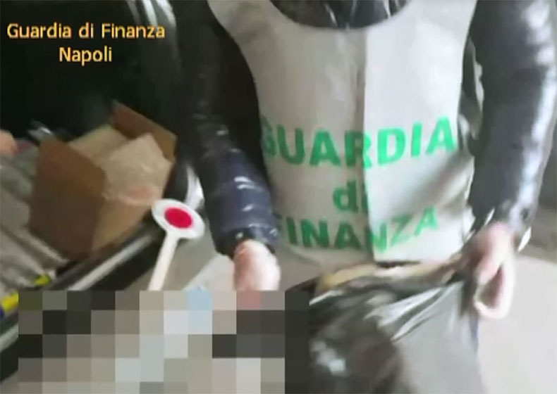 Castellammare - Trasportava 24 kg di hashish in auto, arrestata dalla GdF