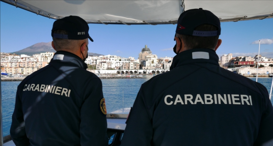 Pesca illegale nel mare del porto di Torre Annunziata, controlli dei carabinieri