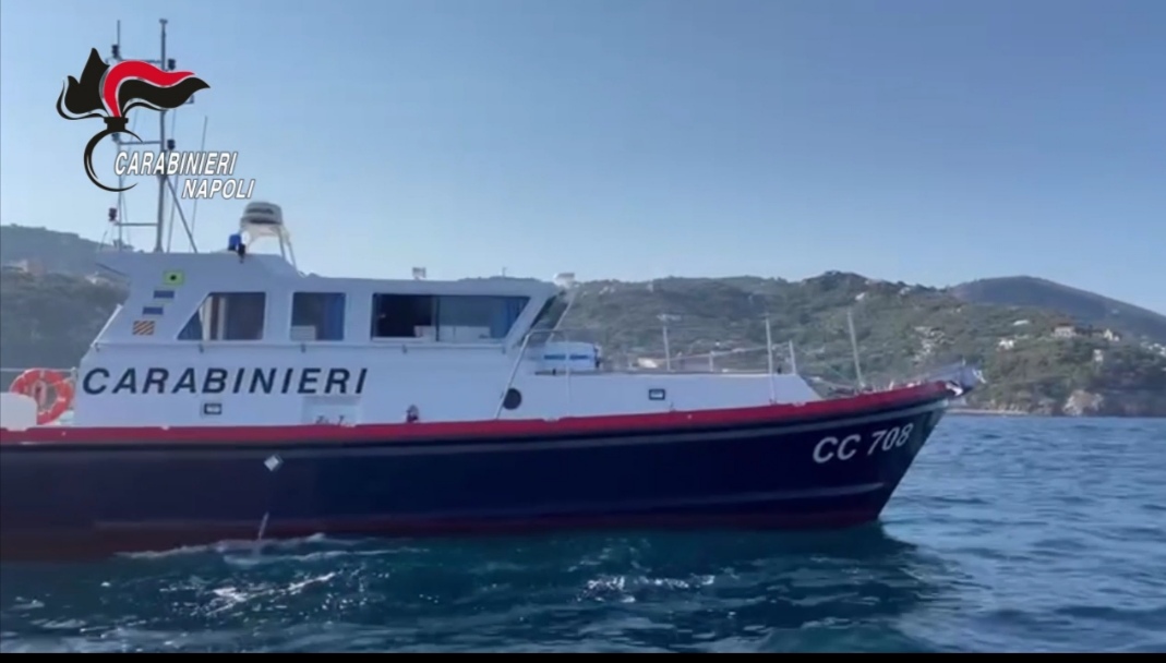 Controlli in mare dei Carabinieri tra Punta Campanella e Capri 