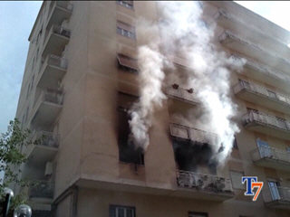 Incendio in un appartamento di via Gino Alfani