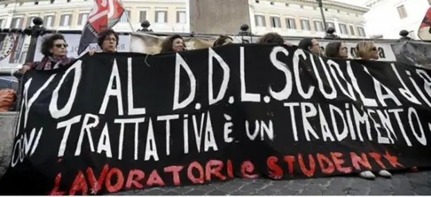 Napoli - Studenti protestano contro la riforma della "Buona Scuola"