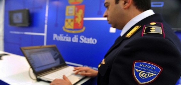 Ariano Irpino (AV) - Polizia scopre truffe on line con carte PostePay