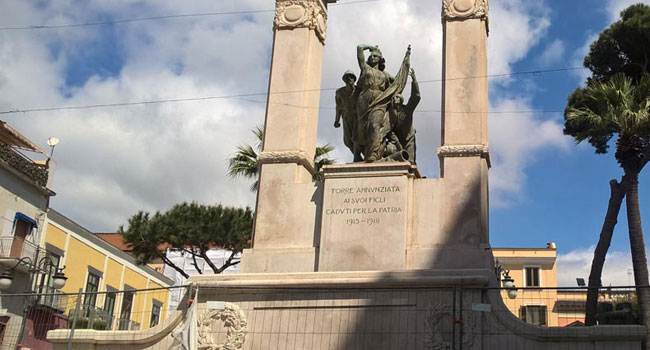 Torre Annunziata - Monumento ai Caduti di piazza Cesàro, al via le opere di pulizia