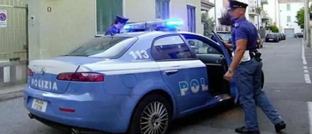 Napoli - Rapina donna, poliziotto libero dal servizio arresta malvivente