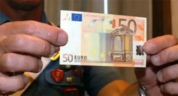 Meta di Sorrento - Ricarica prepagata con banconote false, denunciate due commercianti