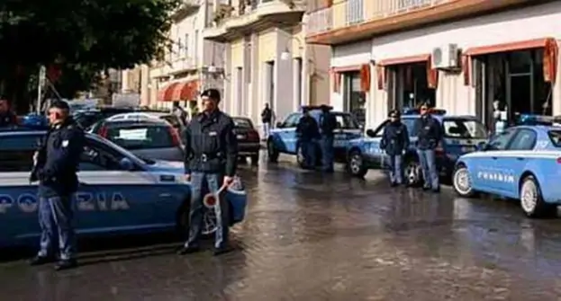 Salerno - Controlli a tappeto della Polizia sulla fascia costiera: due arresti e dodici denunce