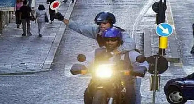 Napoli - "Falchi" arrestano pusher del Rione Sanità in piazza Cavour