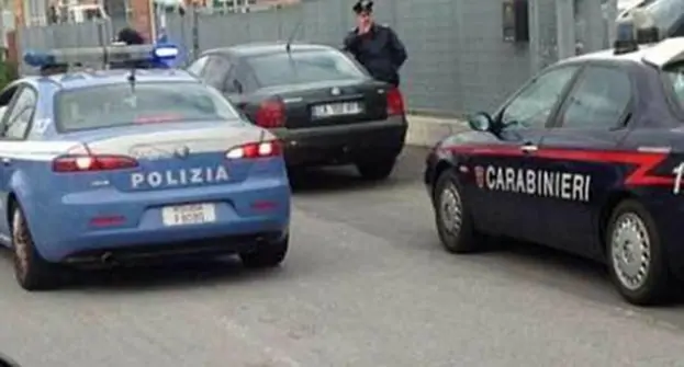 Napoli - Trovato con involucri di eroina, arrestato pusher da polizia e carabinieri