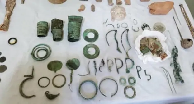 Piano di Sorrento - Reperti archeologici di valore in casa, denunciato medico napoletano