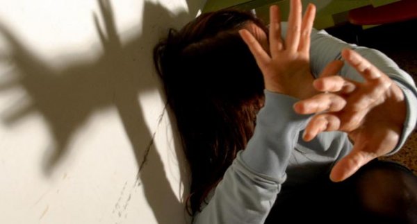 Avellino - Abusi sessuali sulla cugina disabile minorenne, arrestato 50enne