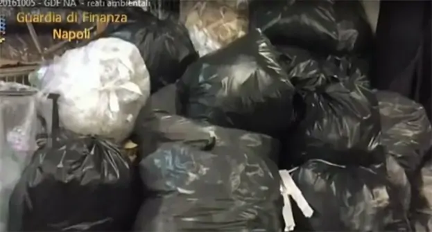 Napoli - Smaltimento illecito rifiuti e lavoratori "in nero", sequestrati due opifici tessili