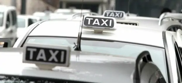 Napoli - Taxi abusivi, task foce della Polizia Locale: sanzioni per 8 mila euro
