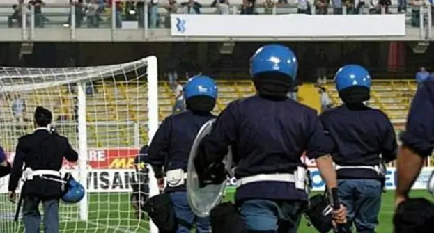 Caserta - Violenza negli stadi: DASPO per 17 tifosi della Casertana