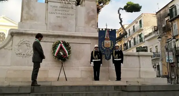 Torre Annunziata - Festa dell'Unità d'Italia e delle Forze Armate, cerimonia in piazza Cesàro