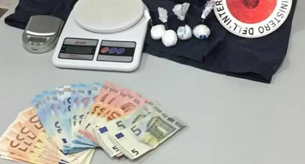 Napoli - Cocaina negli slip, arrestato pregiudicato