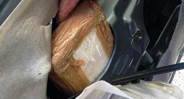 Napoli - Viaggiano sulla Salerno-Reggio con oltre 1 kg di cocaina, tre arresti