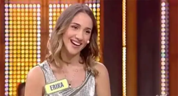Torre Annunziata - Erika De Vivo, giovane e bella cantante oplontina protagonista di "Avanti un altro"