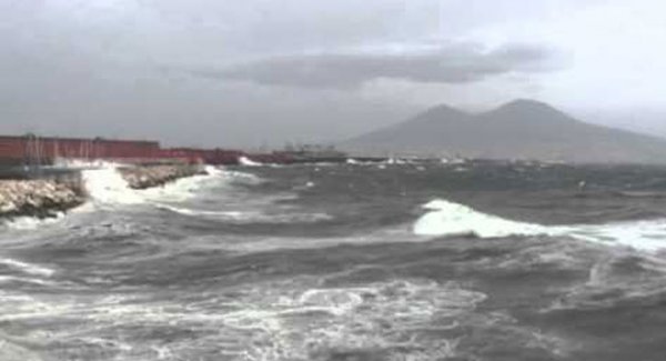 Allerta meteo in Campania, vento forte e mare agitato