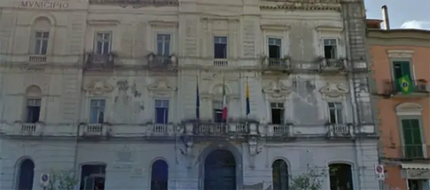 Castellammare - Consiglio comunale, protestano i lavoratori licenziati delle Terme