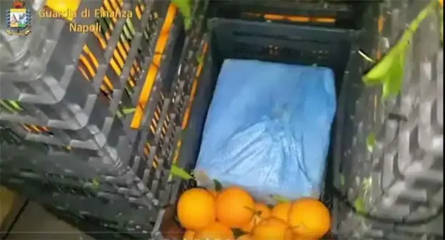 Napoli - Maxi sequestro di hashish in tangenziale: 850 kg di droga nascosti tra le arance