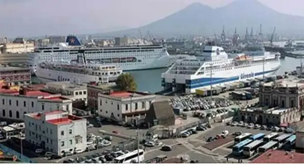 Napoli - Porto, servizio navetta gratuito dell'EAV