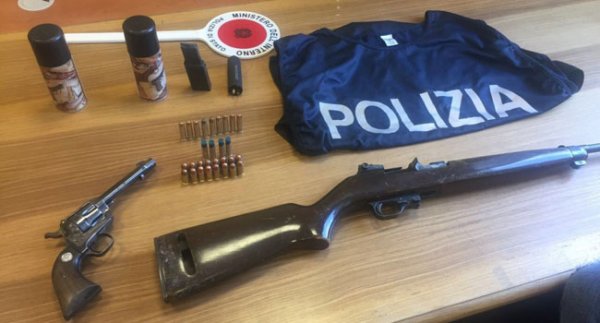 Afragola (NA) - Polizia sequestra armi e munizioni al Rione Salicelle