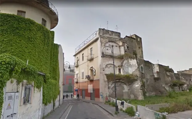 Torre Annunziata - Pericolo crolli, sgomberati due palazzi del centro storico
