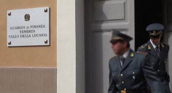 Vallo della Lucania (SA) - Evade circa 250mila euro, sequestro beni a commercialista