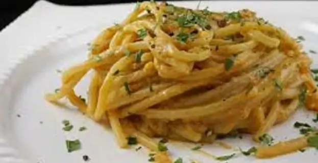 Spaghetti in crema di peperoni e tonno