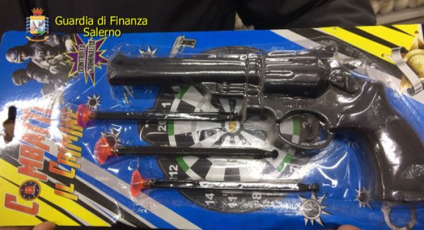Salerno - Pistole giocattolo pericolose per i bambini, sequestro nel Vallo di Diano 