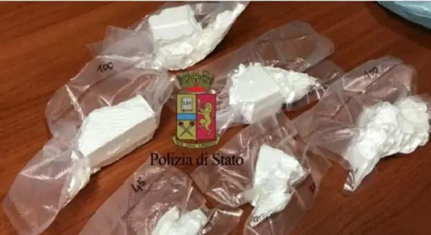 Napoli - Polizia sequestra mezzo chilo di cocaina ala Rione Traiano, arrestato 19enne