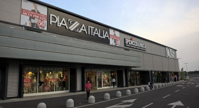 Torre Annunziata - Rubano abbigliamento nei negozi OVS e Piazza Italia al  centro Maximall, denunciati | Torresette