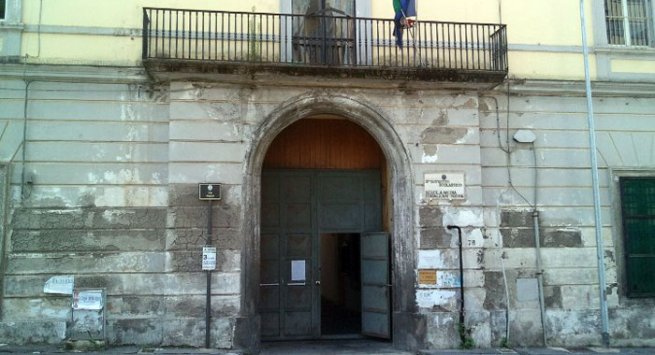 Torre Annunziata - Il ricordo di Massimo Giobbi, preside della scuola media "Manzoni" negli anni Novanta 