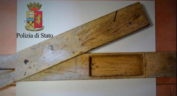 Torre del Greco - Droga nascosta in un pezzo di legno, arrestato 41enne