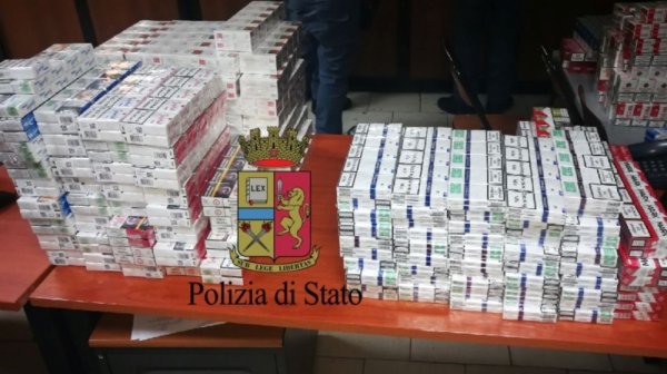 Napoli - In casa aveva 250 stecche di sigarette di contrabbando, arrestato