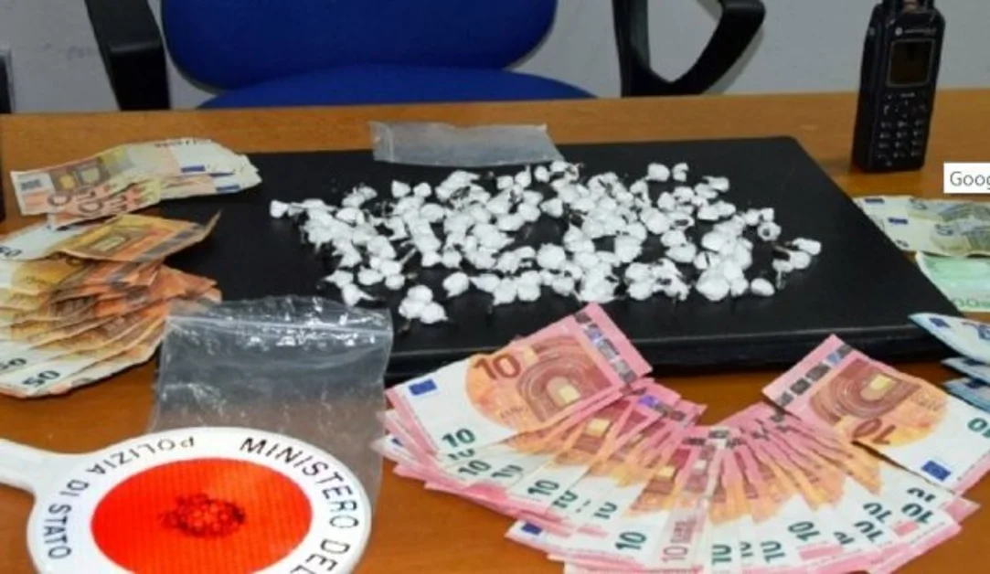 Torre del Greco - Centocinquanta dosi di cocaina in auto, arrestato 31enne