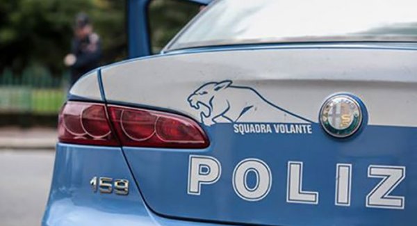 Napoli - Polizia trova 83 dosi di cocaina abbandonate in strada