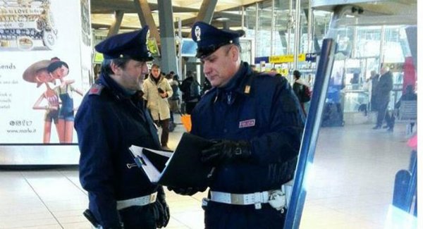 Napoli - Polfer arresta due ladri alla Stazione centrale