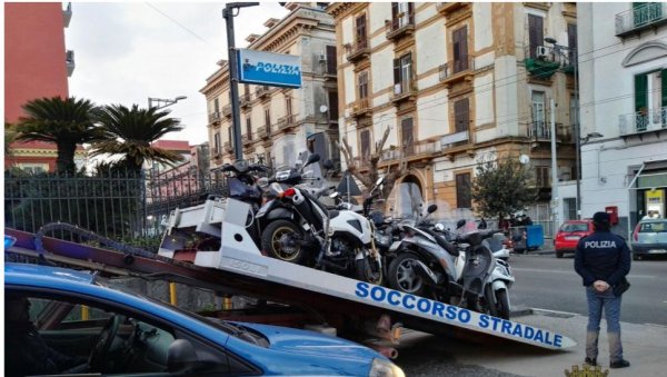 Napoli - Controlli su auto e scooter, multe per oltre 72mila euro