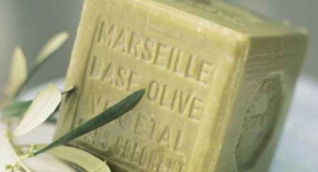 Il sapone di Marsiglia: elimina i cattivi odori e fa scorrere meglio i cassetti