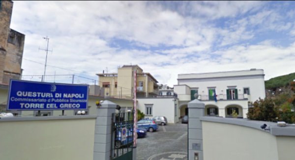 Torre del Greco - Polizia arresta spacciatrice, droga nella "fornacella"