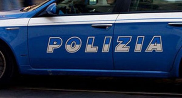 Napoli - Rapina cellulare ad una donna con una pistola giocattolo, arrestato