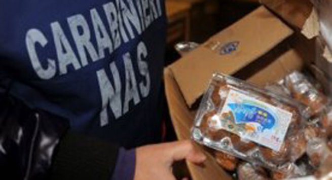 Salerno - Il NAS sequestra una tonnellata di prodotti dolciari e semilavorati: chiusa un'azienda